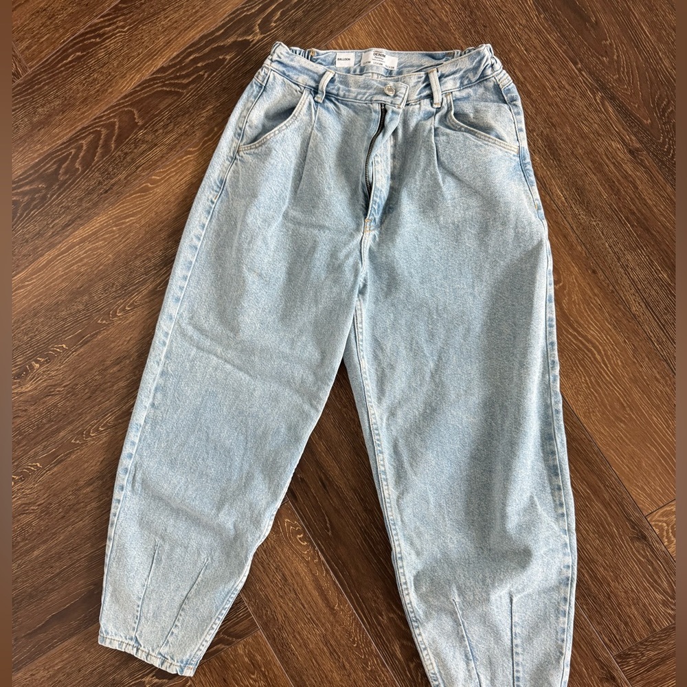 Zara jeans 
worn one time 
Size 38 Eu /6 US